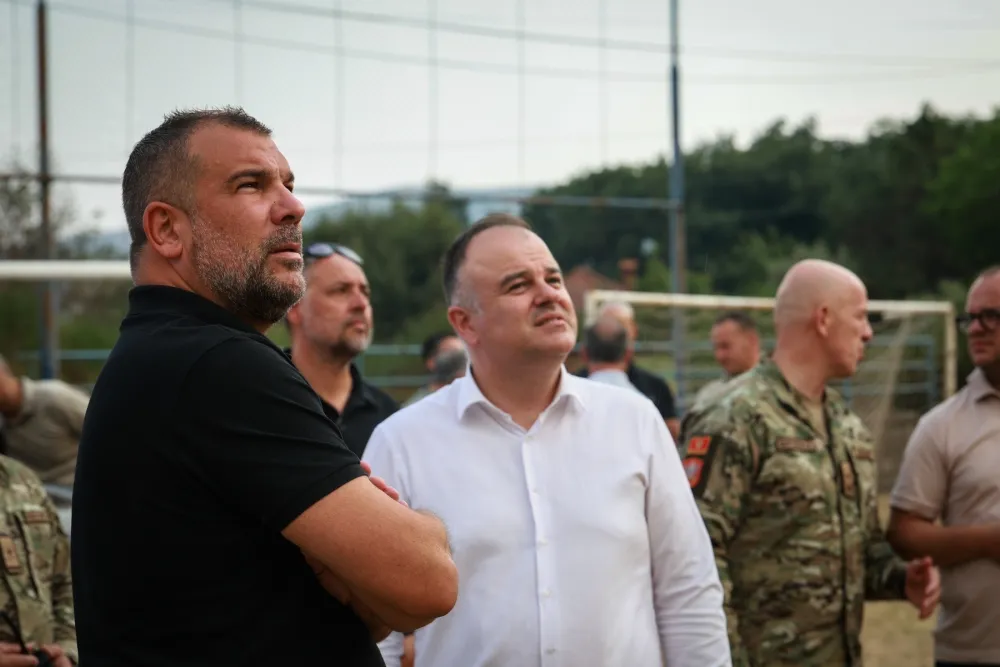 Krapović i Vuksanović obi&scaron;li vojnike koji gase požare: VCG ostaje pouzdan oslonac građanima i institucijama
