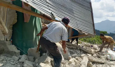 Zemljotres magnitude 7,7 pogodio Indoneziju, pet osoba poginulo