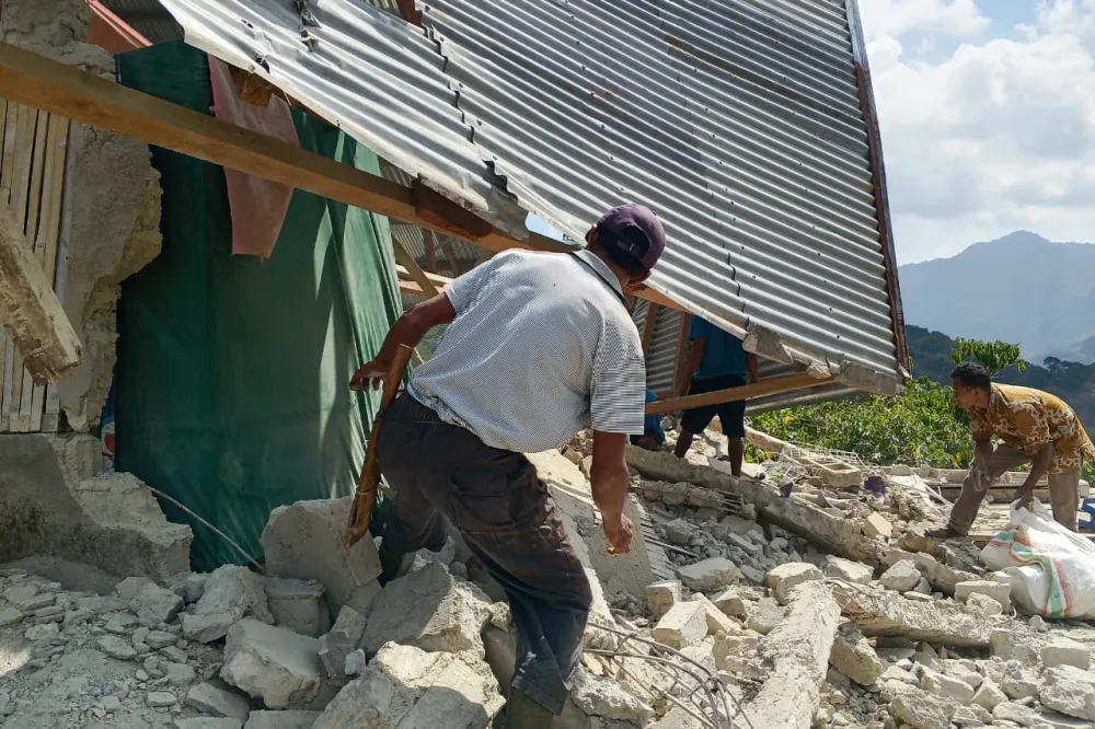 Zemljotres magnitude 7,7 pogodio Indoneziju, pet osoba poginulo