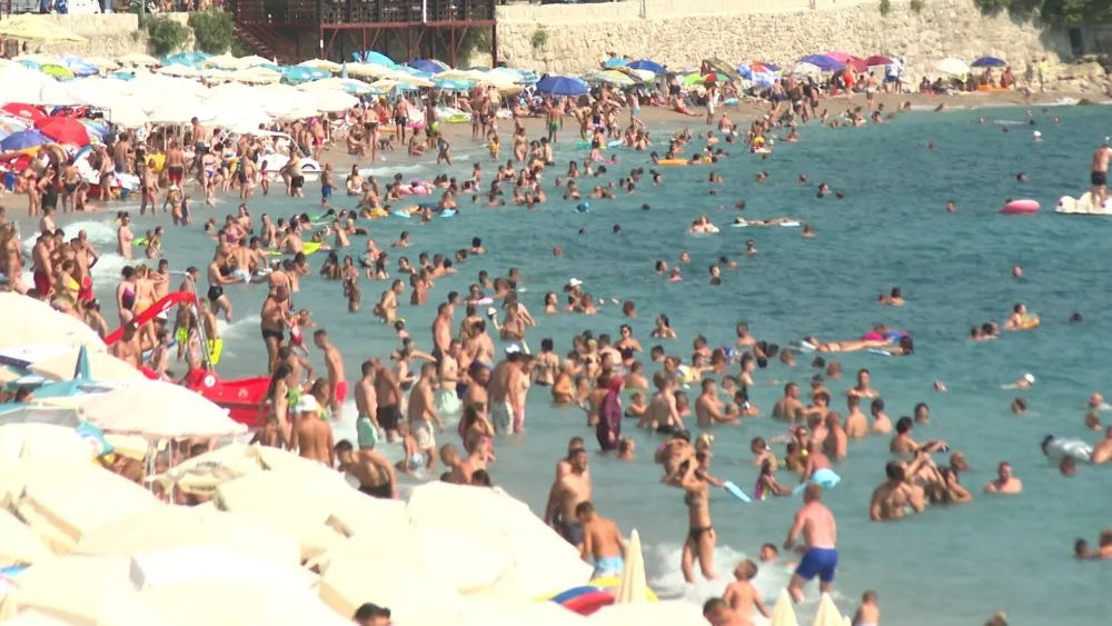 U Crnoj Gori 172.000 turista, hotelijeri zadovoljni popunjeno&scaron;ću