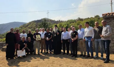 Mitropolit Joanikije obi&scaron;ao vatrogasce i volontere u Herceg Novom, uručio im novčanu pomoć