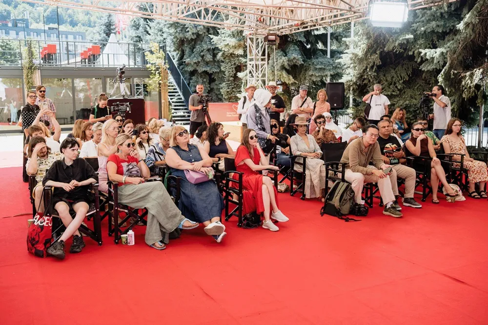 &bdquo;Ovo je grad koji miri&scaron;e na istoriju&ldquo;: Pavlikovski na Sarajevo film festivalu otkrio &scaron;ta ga veže za ovaj grad