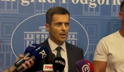 Mujović: Oko 500 parking mjesta biće oslobođeno uklanjanjem napu&scaron;tenih vozila