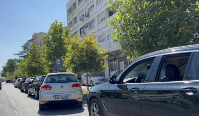 (VIDEO) Komunalna policija već napisala 800 kazni zbog nepropisnog parkiranja: Da bi bilo reda, mora biti i parking mjesta