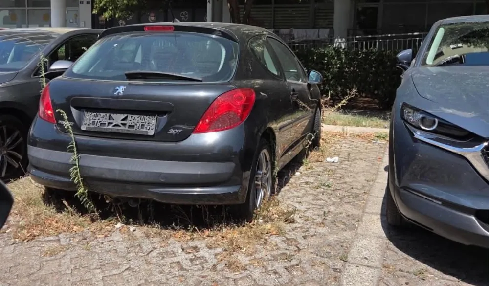 (VIDEO) Počinje uklanjanje napu&scaron;tenih automobila: Odvoz i ležarina idu na račun vlasnika