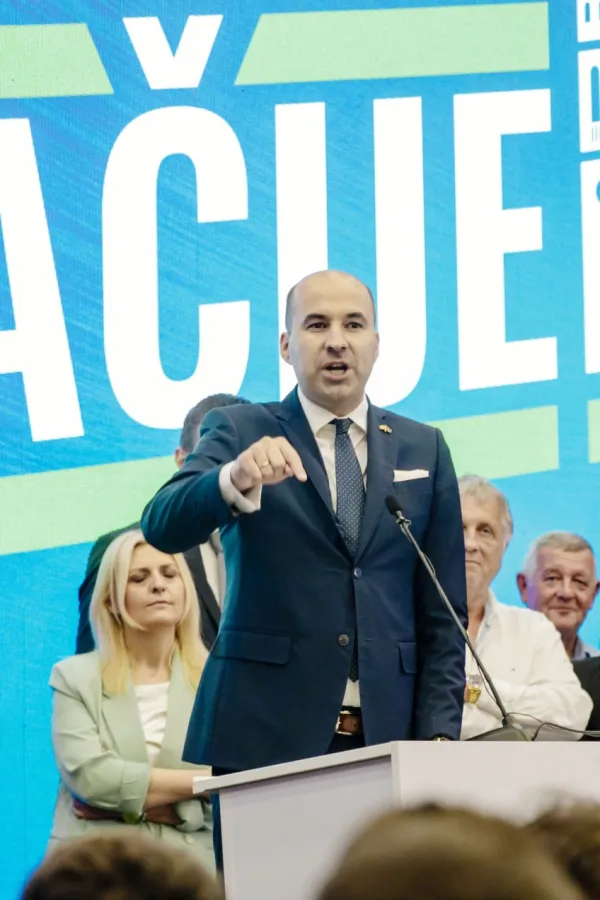 Rađenović: Vlada amaterskim odlukama uni&scaron;tava turizam, potreban strate&scaron;ki pristup umjesto improvizacije