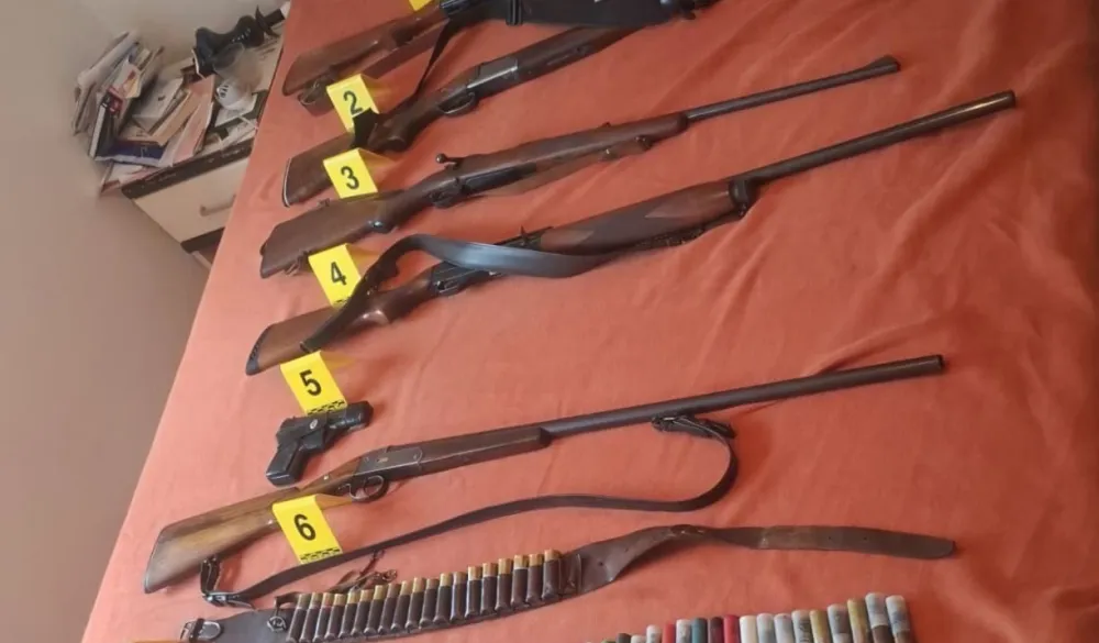 Danilovgrad: Prijavljen zbog seksualnog uznemiravanja, pa policija kod njega prona&scaron;la &scaron;est komada oružja
