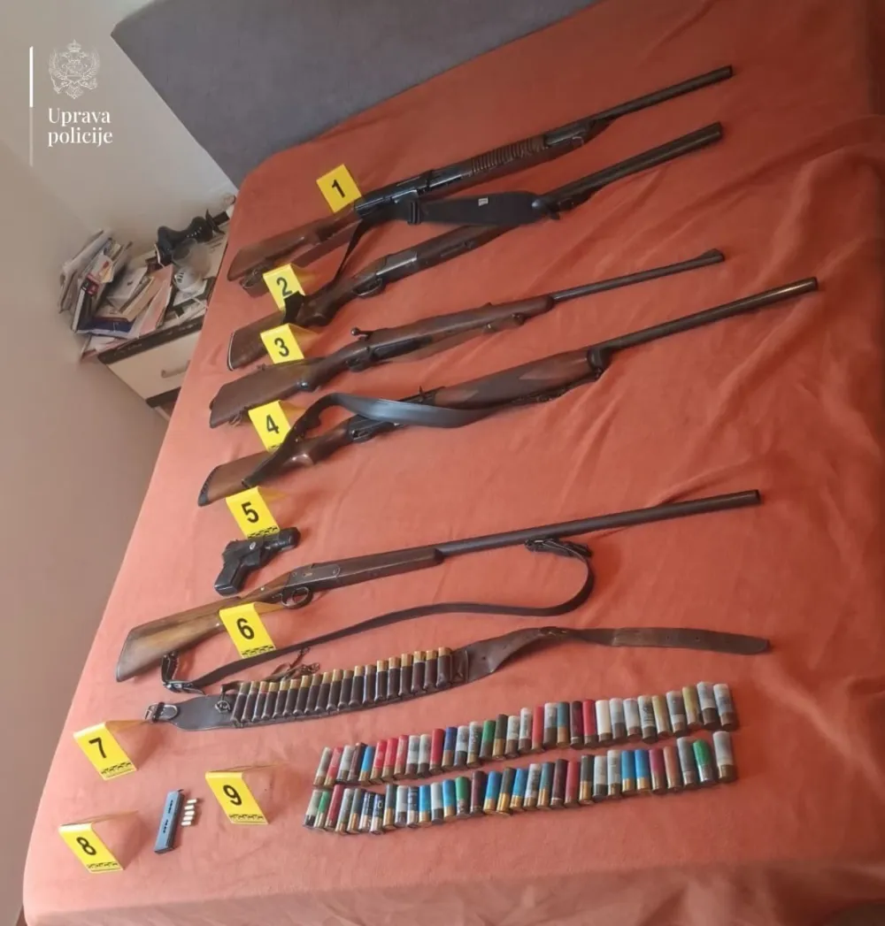 Danilovgrad: Prijavljen zbog seksualnog uznemiravanja, pa policija kod njega prona&scaron;la &scaron;est komada oružja