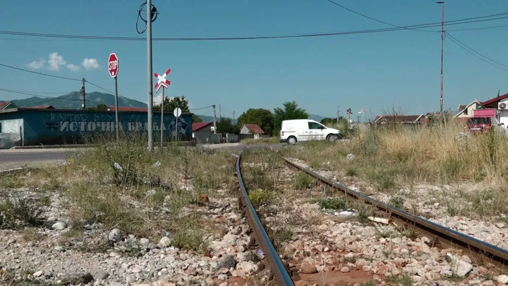 Jedan od neza&scaron;tićenih pružnih prelaza kod Nik&scaron;ića