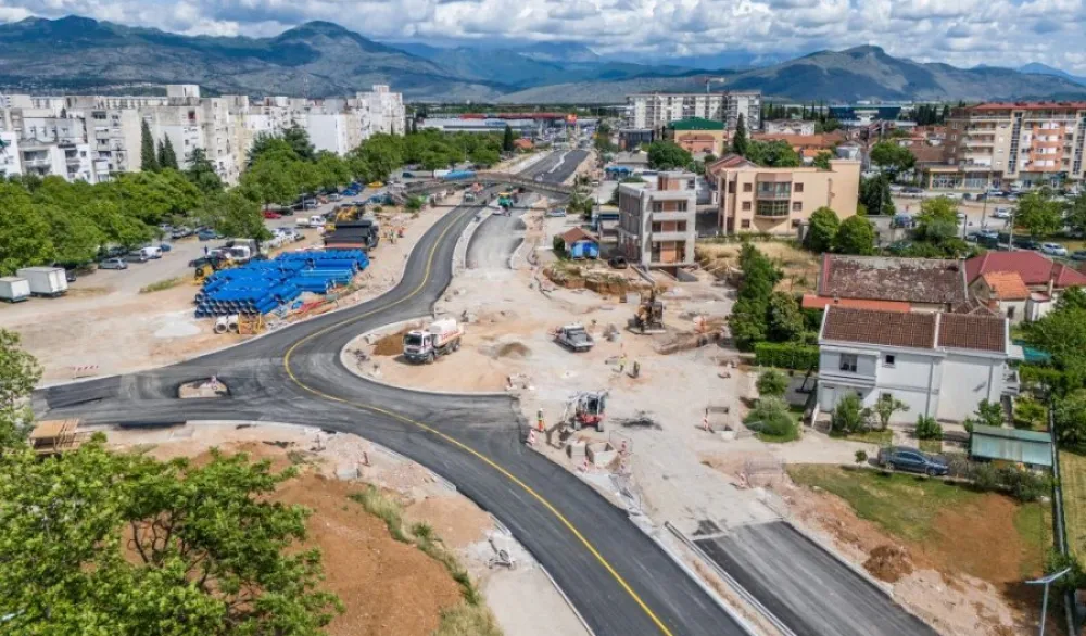 Pojačan intenzitet saobraćaja, obustave na vi&scaron;e dionica