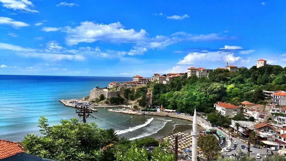 DS u CG: Ulcinj ne može biti mjesto gdje je mi&scaron;ljenje Albanaca samo formalnost