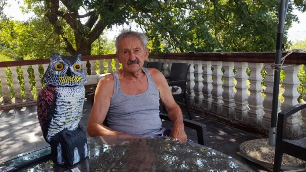 Đuro Marković iz Sotonića muzikom &scaron;titi osam stotina čokota loze&nbsp;od ptica
