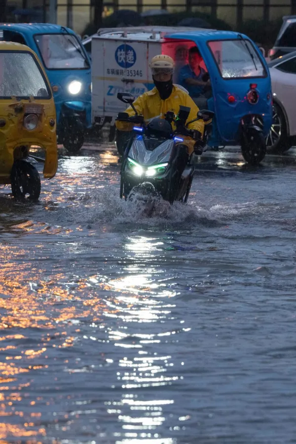 Poplave u Kini: Ulice su postale rijeke