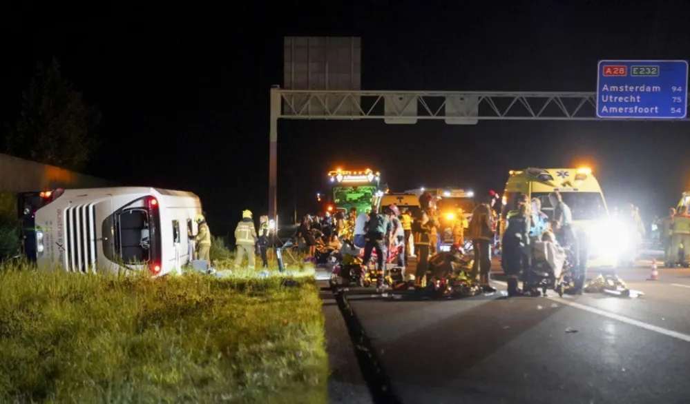 Autobus pun učenika sudario se sa dostavnim vozilom u Holandiji: Ima povrijeđenih