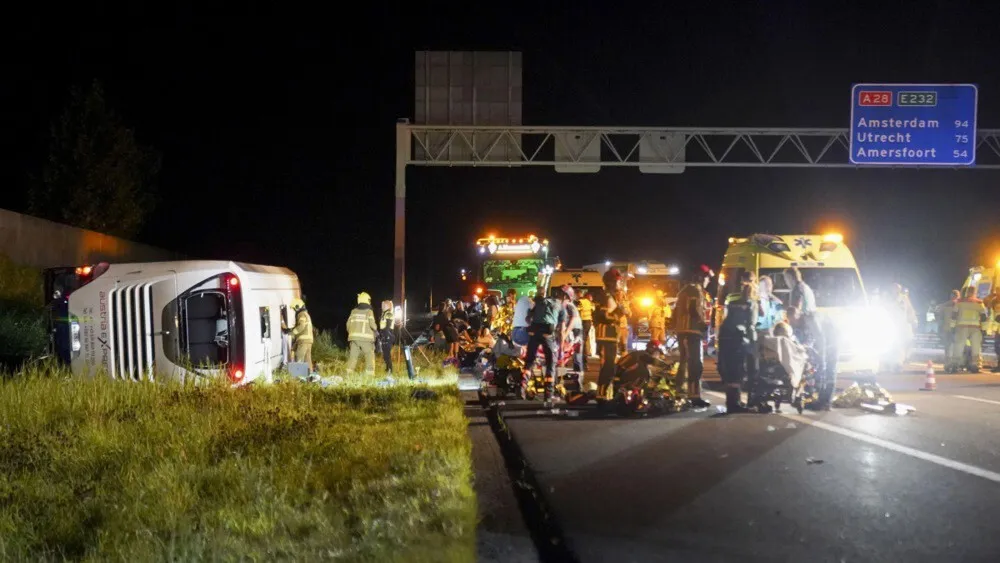 Autobus pun učenika sudario se sa dostavnim vozilom u Holandiji: Ima povrijeđenih