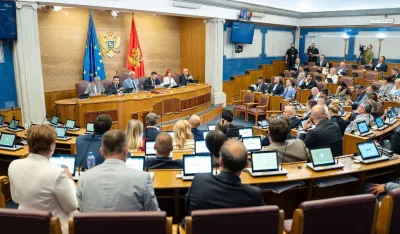 Božović: Usvojeni amandmani u obliku u kojem ih je predložila Vlada; Živković: Dati ovakvu moć pravosuđu je jako opasno