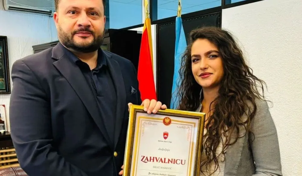 Smolović primio Milicu Radović, uručio joj zahvalnicu i nagradu