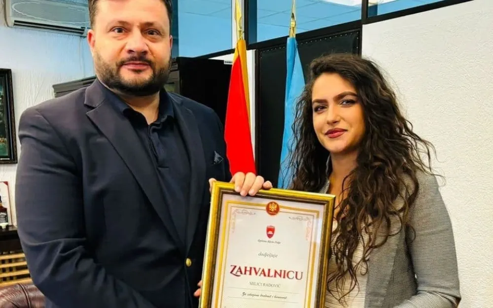 Smolović primio Milicu Radović, uručio joj zahvalnicu i nagradu