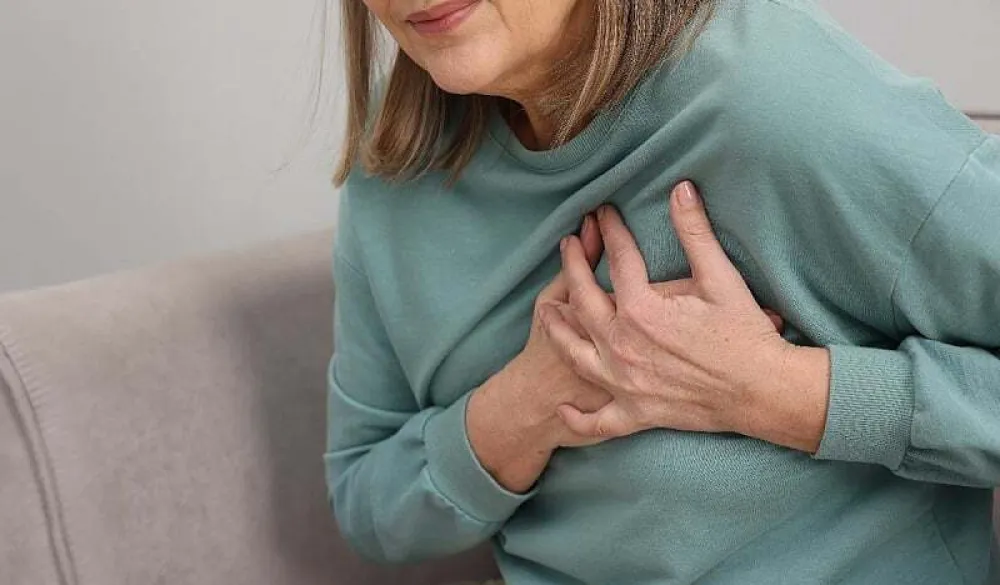 Osam suptilnih znakova srčanog udara kod žena koje kardiolozi žele da znate