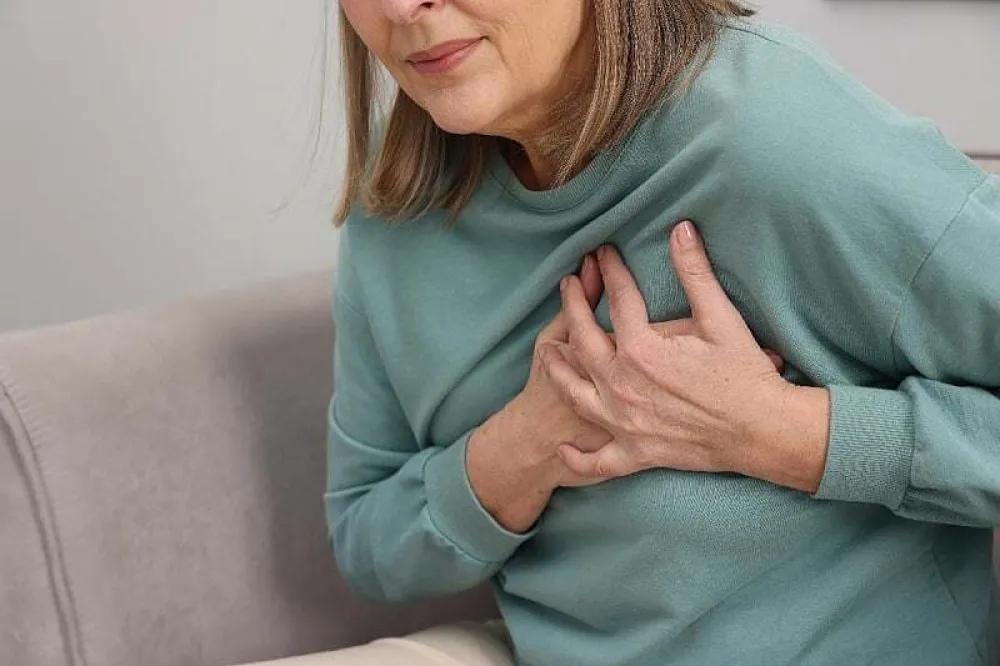 Osam suptilnih znakova srčanog udara kod žena koje kardiolozi žele da znate