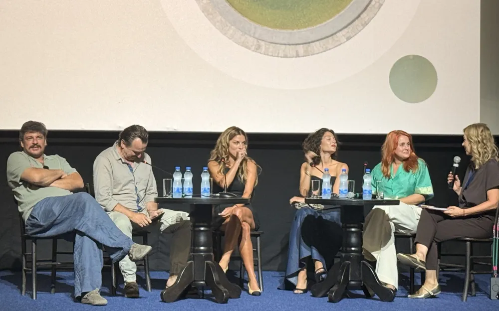 Ekipa serije "Ljuljaj me nezno" na konferenciji za medije