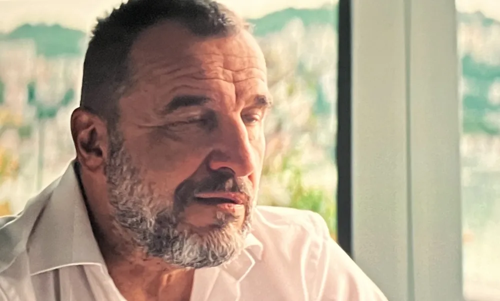 Nenad Jezdić u seriji Ljuljaj me nežno
