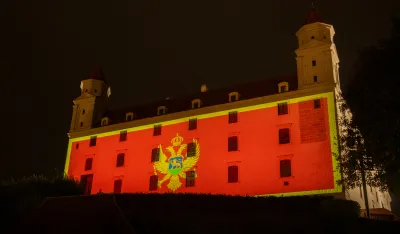 Bratislavski dvorac u bojama crnogorske zastave