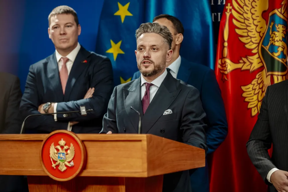 Radovanić: Vlada govori o stabilnosti finansija, građani je ne osjećaju u svojim novčanicima