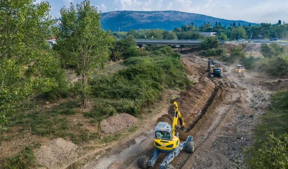Radovi u koritu Sitnice