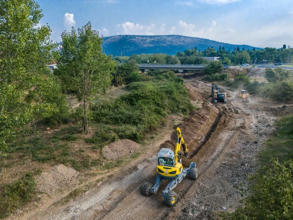 Radovi u koritu Sitnice