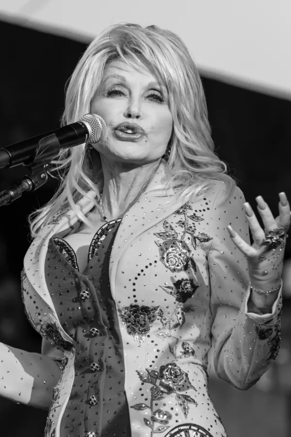 (VIDEO) Doli Parton odabrala pjesmu za sopstvenu sahranu: Emotivna posveta ocu