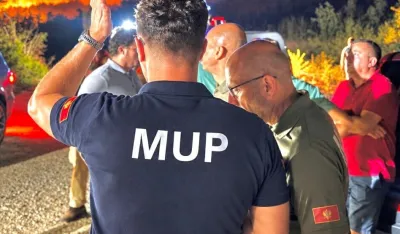 Požari &scaron;irom Crne Gore i dalje aktivni, avioni MUP-a i vojske izbacili preko 430 tona vode