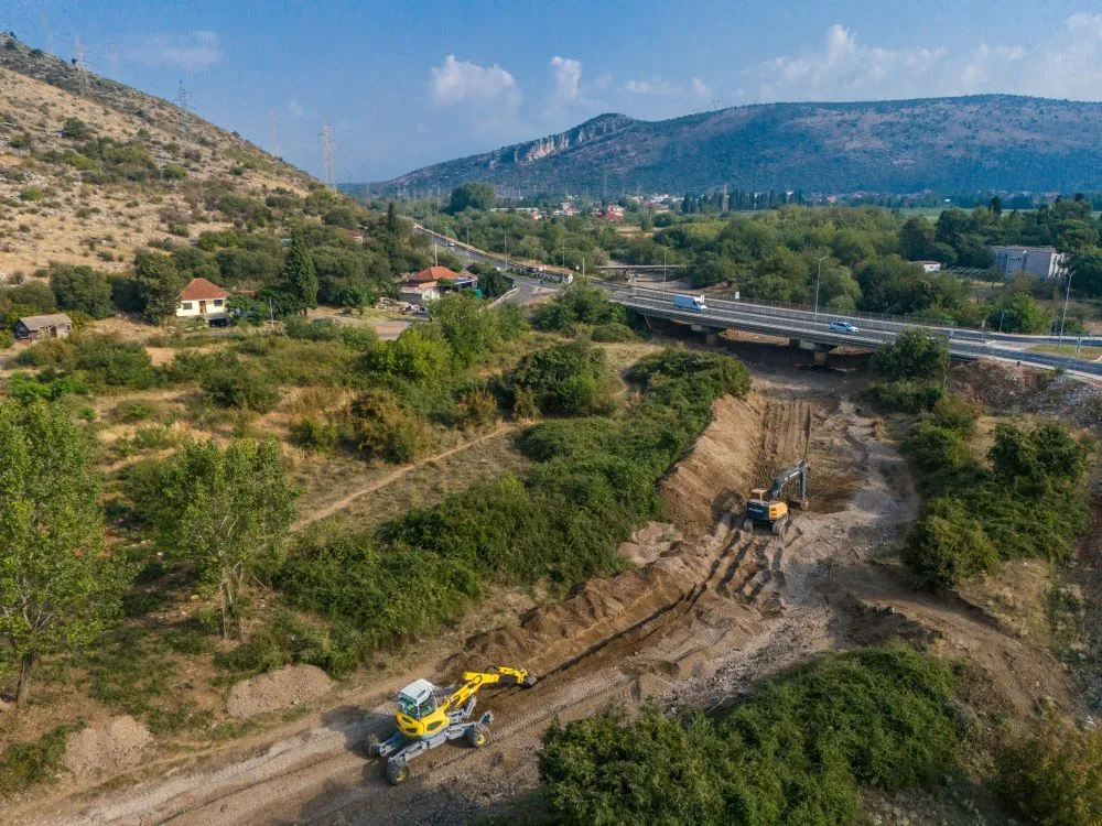 Gradonačelnik Podgorice obi&scaron;ao Sitnicu i najavio nastavak radova: Či&scaron;ćenje rijeke i poslije Berskog mosta