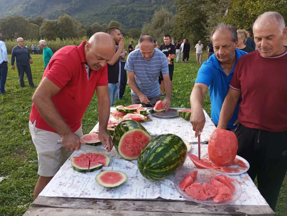 Pored plavskog jezera održana "Bostanijada": Promocija rajskih plodova lubenice