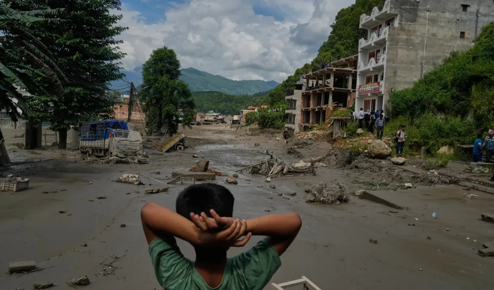 Broj žrtava poplava u Nepalu porastao na 162, stotine nestalih