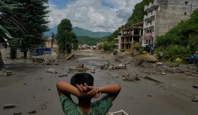 Broj žrtava poplava u Nepalu porastao na 162, stotine nestalih