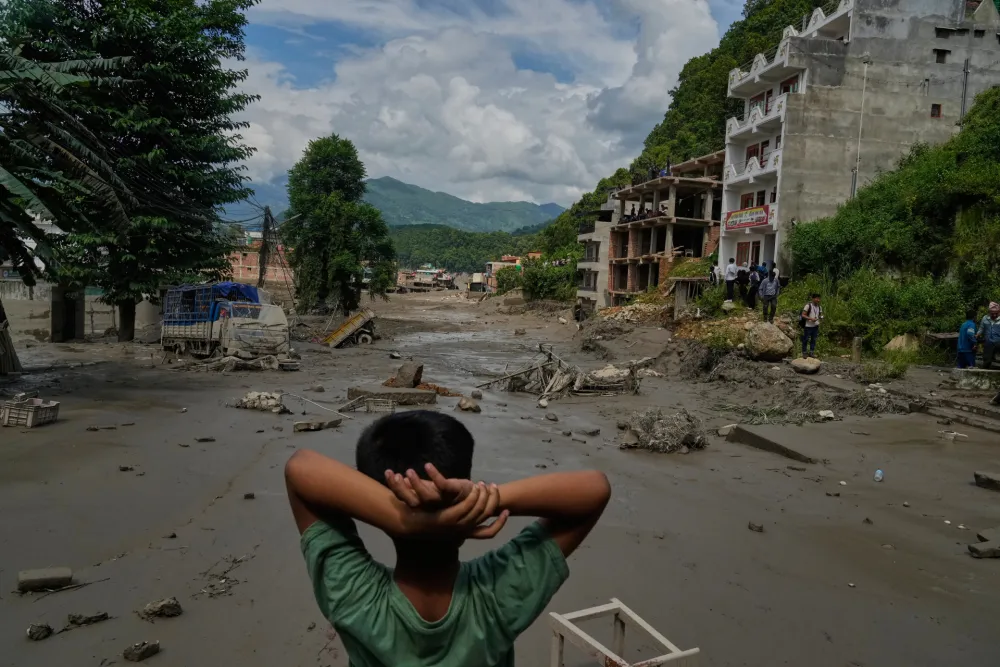 Broj žrtava poplava u Nepalu porastao na 162, stotine nestalih
