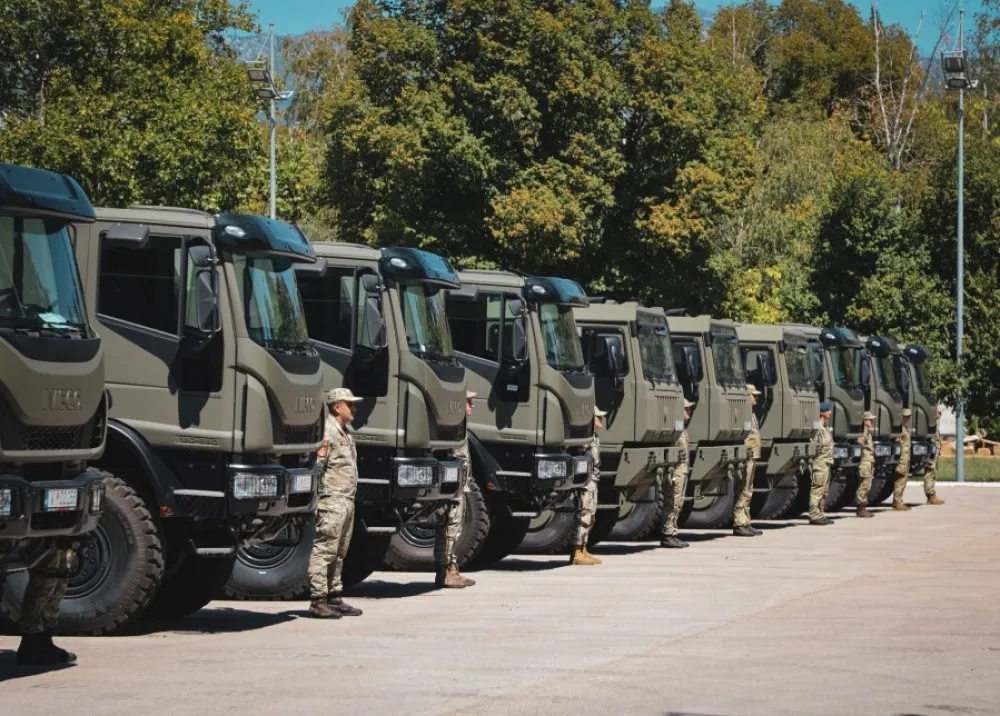 Krapović: Jedinice Vojske dobile 31 novo vozilo namijenjeno transportu ljudstva i materijala