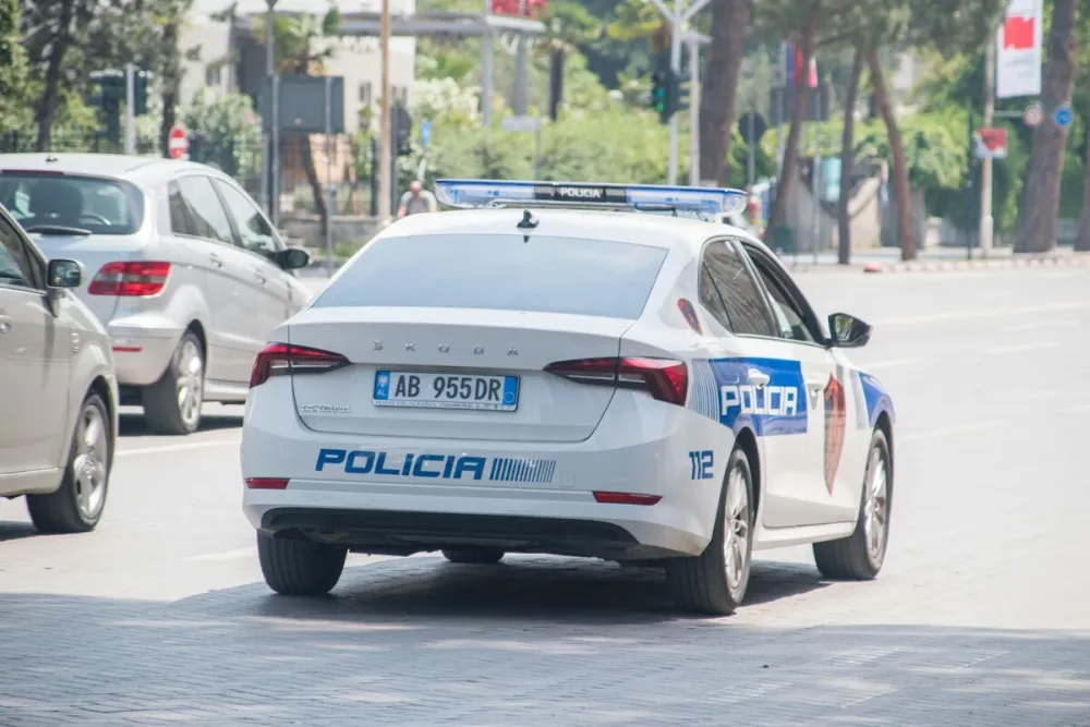 Uzbuna &scaron;irom Albanije: Dojava o bombi sa potpisom Islamske države, antiterorističke snage evakuisale institucije