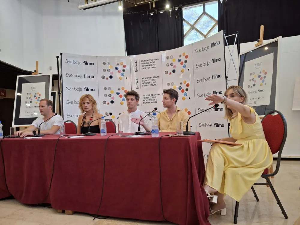 Predstavljanje filma "Oče na&scaron;"