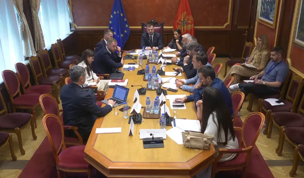 PES protiv snižavanja uslova za dobijanje statusa grada