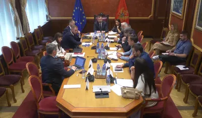 PES protiv snižavanja uslova za dobijanje statusa grada