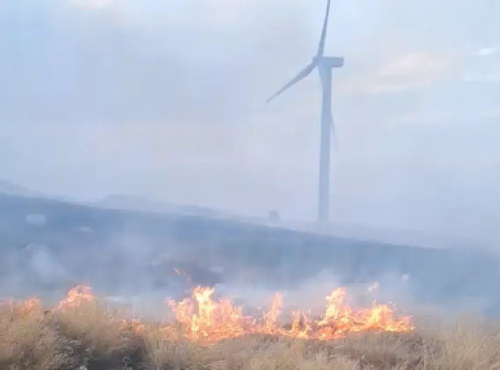 Dva nova požara u Nik&scaron;iću: Vatra prijeti vjetroparku &bdquo;Gvozd&ldquo;, u Goliji vatrogasci brane katun
