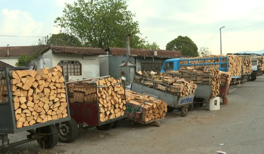 Metar cijepanih drva do 100 eura, prodaja u padu zbog klima i solarnih panela