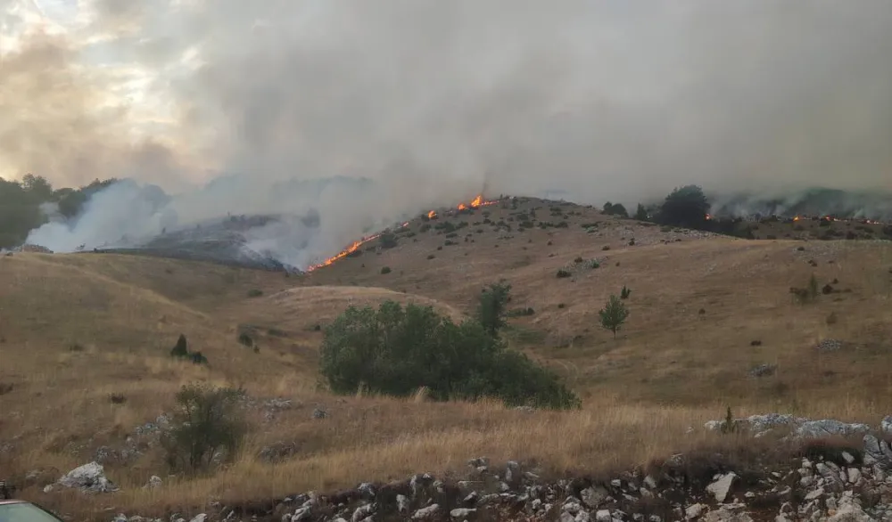 Požar na Pivskoj planini, vjetar otežava ga&scaron;enje