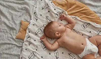 Kako znati je li bebi prevruće tokom spavanja: Ovo su znakovi na koje treba obratiti pažnju