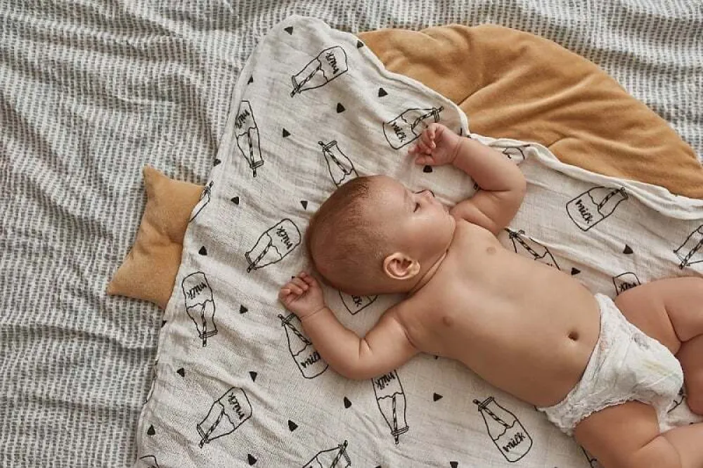 Kako znati je li bebi prevruće tokom spavanja: Ovo su znakovi na koje treba obratiti pažnju