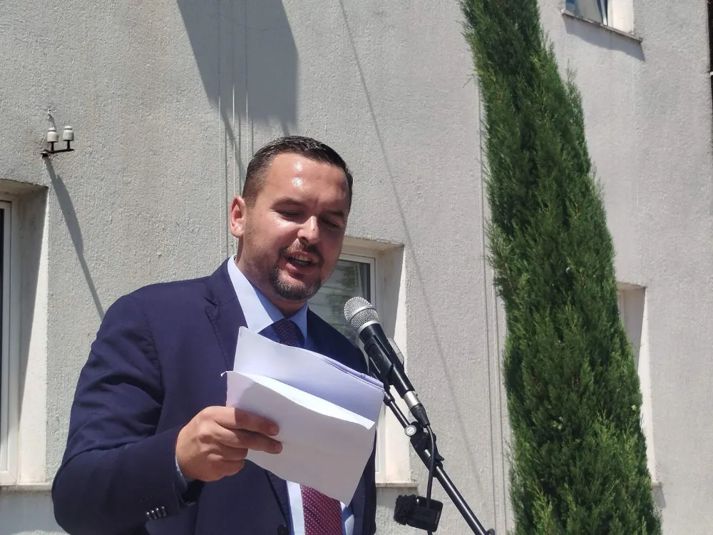 Albanska renesansa: Ministarstvo da dostavi papire o razgraničenju Tuzi i Podgorice