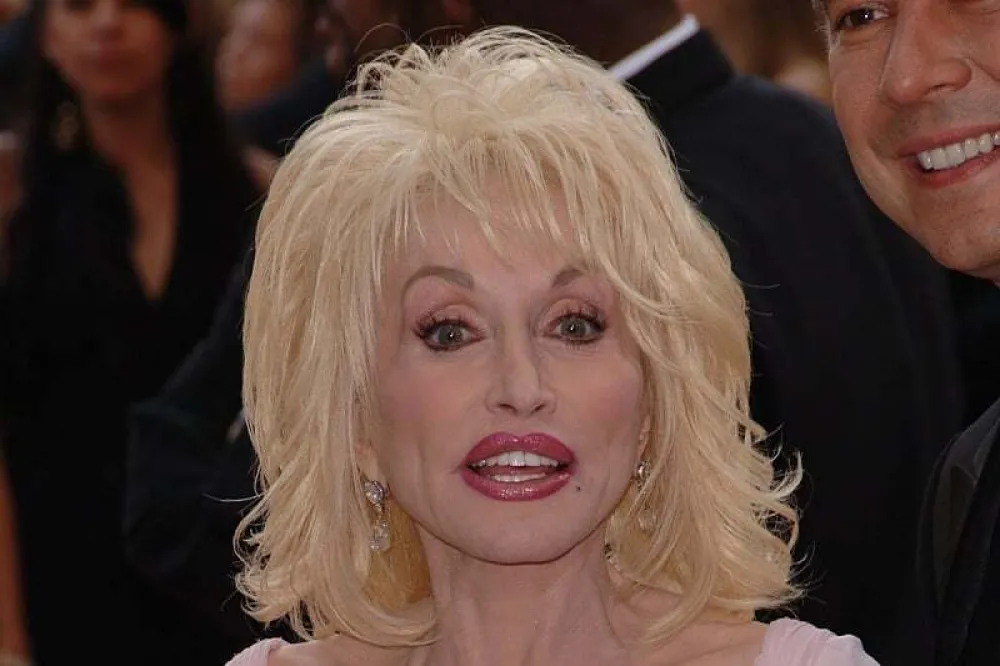 Zvijezda Doli Parton na Stazi slavnih o&scaron;tećena nekoliko dana nakon njene smrti