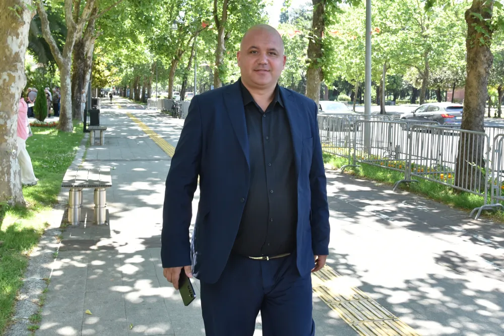 Vrane&scaron;: Op&scaron;tinske službe će prekrečiti grafit na zidu ispred kuće Strujić Harbić